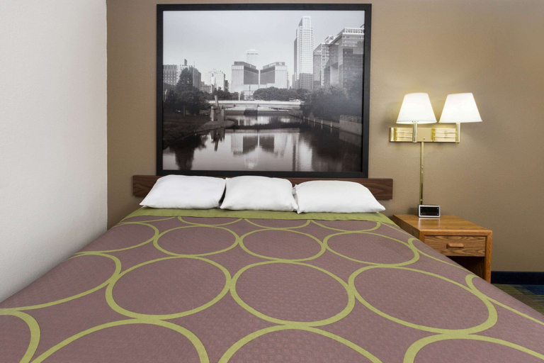 Bedroom 3, Super 8 by Wyndham Columbus, Platte