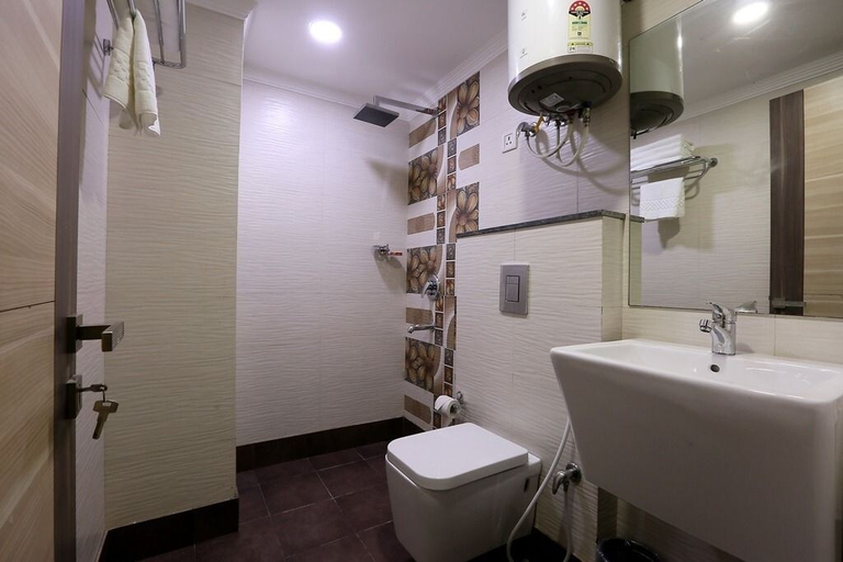 Bathroom 3, Green Lotus Residency, Delhi