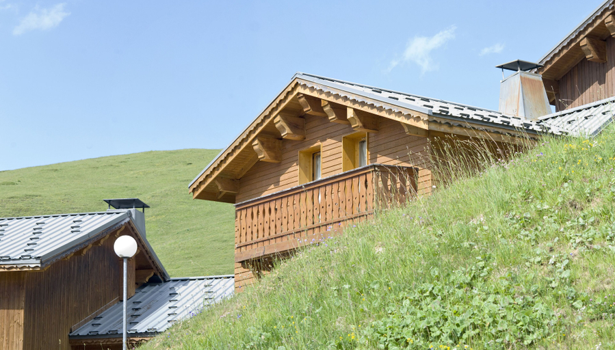 Exterior & Views