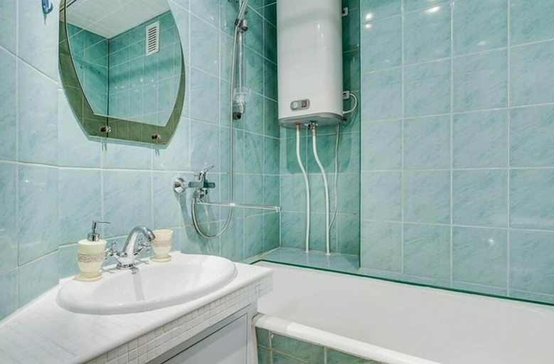 Bathroom 2, Ludwig Apartments on 4-ya liniya, Sankt-Peterburg gorsovet