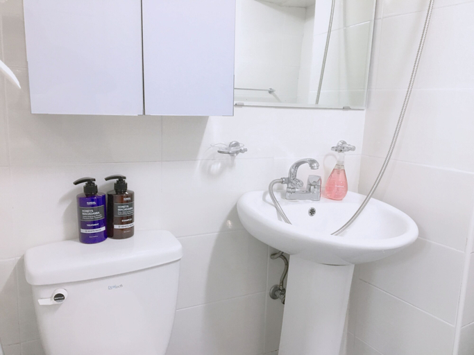 Bathroom 2, Myeongdong Sky Castle House, Jung