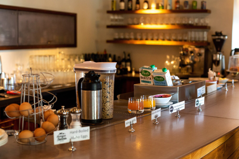 Food & Drinks 5, Modern Hotel, Ada