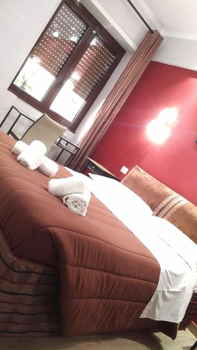 Bedroom 4, Inn miracles seven, Rome