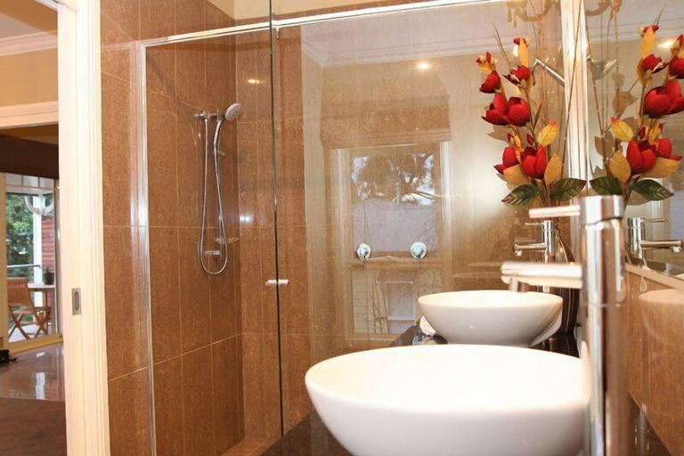Bathroom 3, 3 Kings Bed and Breakfast, Yarra Ranges - Central