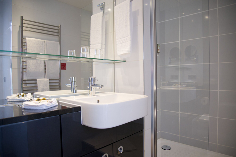 Bathroom 5, Adina Apartment Hotel Berlin CheckPoint Charlie, Berlin