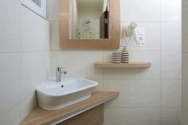 Bathroom 3, Apartments Vista Royal, Vir
