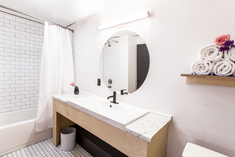 Bathroom 5, The Iris Motel, Davidson