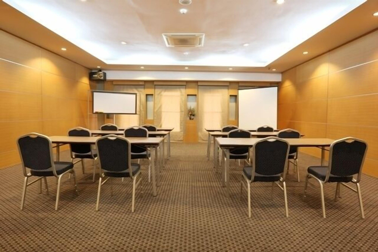 Business Facilities 18