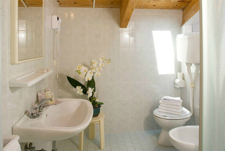 Bathroom 3, Mansarda Cannes, Rimini