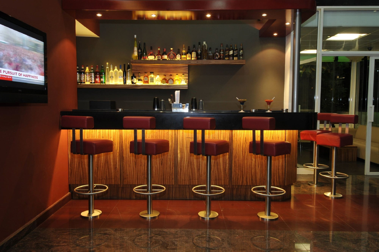 Food & Drinks 4, Suite Hotel Chrome, El Metn