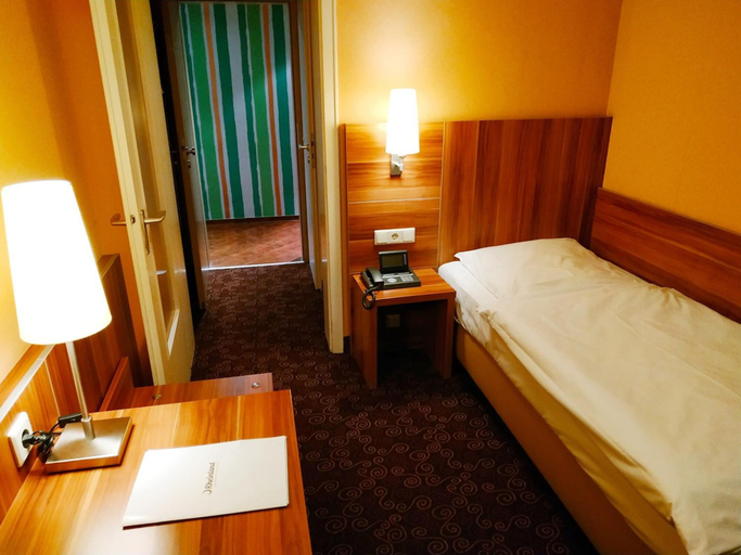 Bedroom 3, Hotel Rheinland, Bonn