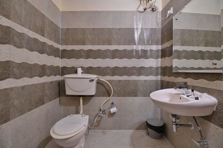 Bathroom 3, Hotel Dolphin, Jalandhar