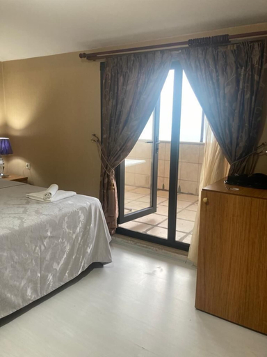 Bedroom 3, Hypatia Apart Hotel, Merkez