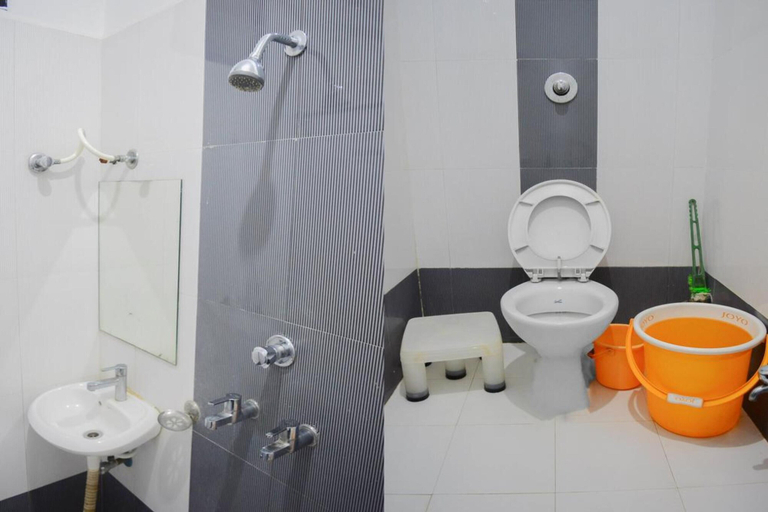 Bathroom 4, Hotel Royal Palace, Ujjain