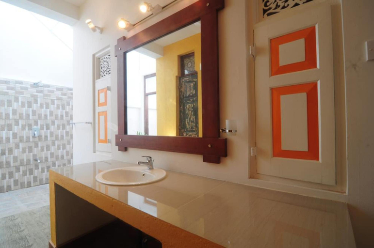 Bathroom 4, Gomez Place, Negombo