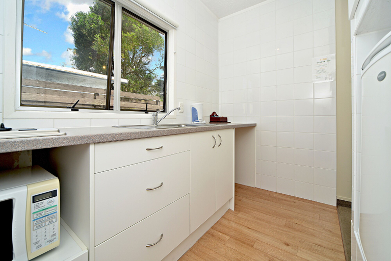 Others 5, Takapuna Motor Lodge, Waitakere
