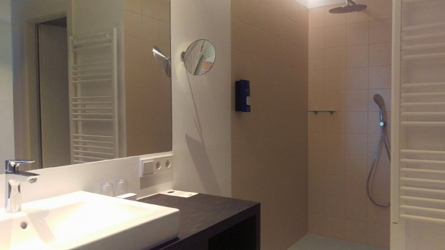 Bathroom 5, Hotel Thalhof am See, Bolzano