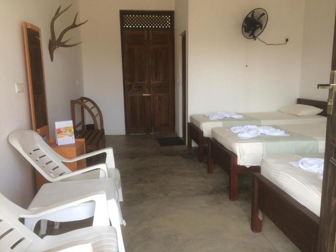 Bedroom 2, Summer Cottage, Pothuvil