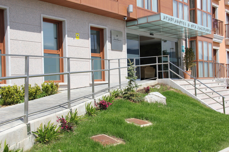 Exterior & Views 2, Apartahotel & Spa Jacetania, Huesca