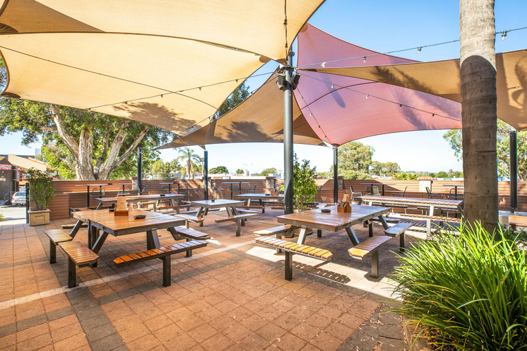 Food & Drinks 5, Nightcap at Wanneroo Tavern, Wanneroo