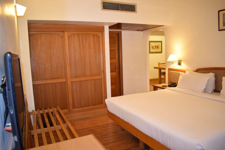 Bedroom 3, Abad Fort, Ernakulam