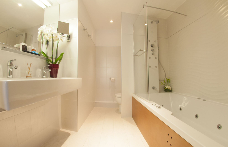 Bathroom 5, Hotel Montaigne & Spa, Alpes-Maritimes
