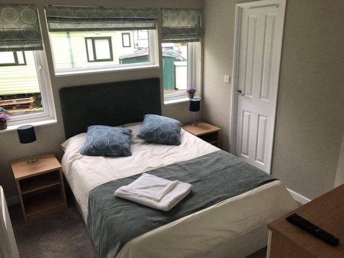 Bedroom 3, Beautiful and Tranquil Lakeside Lodge - Sleeps 5, Northamptonshire