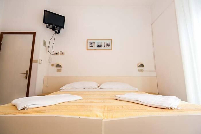 Bedroom 3, Hotel Baden Baden, Rimini