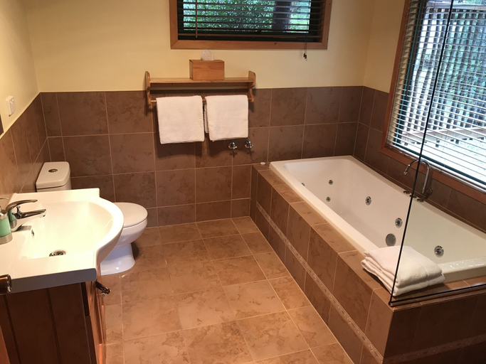 Bathroom 3, Cradle Highlander, Kentish