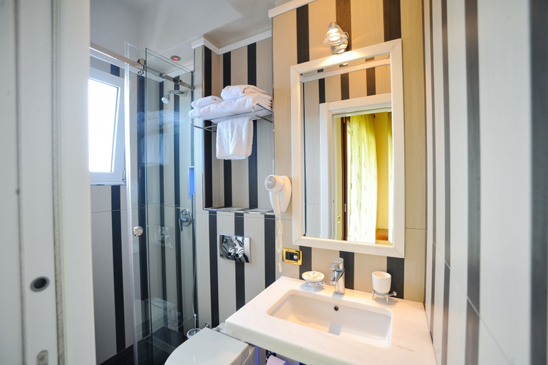 Bathroom 3, Hotel Iliria Internacional, Durrësit