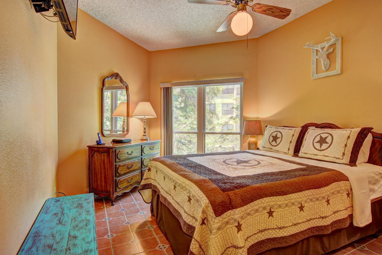 Bedroom 3, IC 110 Comal Corral, Comal