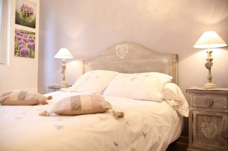Bedroom 5, VILLA CASTEL Maison d'hôtes & Jardin de Cuisine Vivante, Rhône