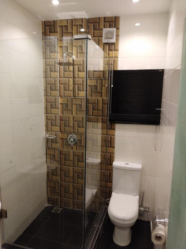 Bathroom 3, Blackwood Hotel, Ikeja