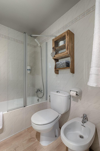 Bathroom 4, Hotel Ribaeta, Lleida