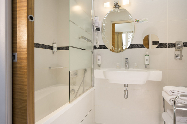 Bathroom 5, Hotel Plaza Elysées, Paris