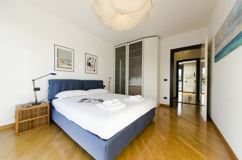 Bedroom 5, JOIVY nel Cuore del Porto Antico a Genova, Genova