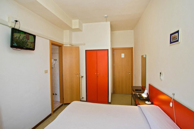 Bedroom 2, Hotel Antares, Ascoli Piceno
