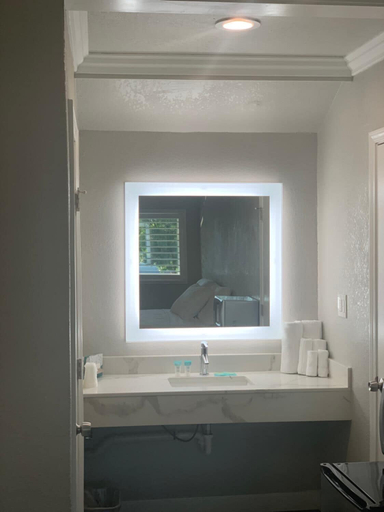 Bathroom 4, Elmwood Motel, Placer