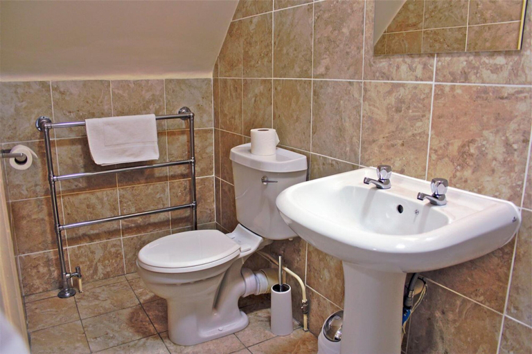 Bathroom 5, Central Hotel, London