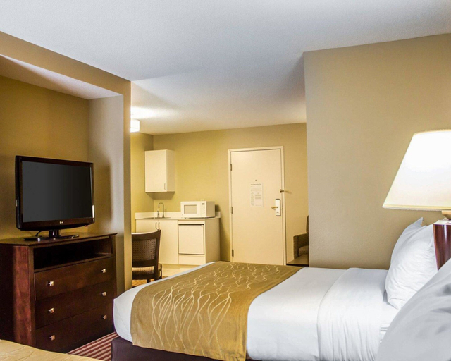 Bedroom 3, Comfort Inn & Suites Dayville - Killingly Industrial Park, Windham