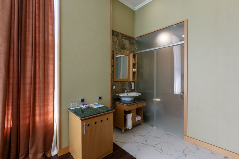 Bathroom 4, Shera Park, Almaty