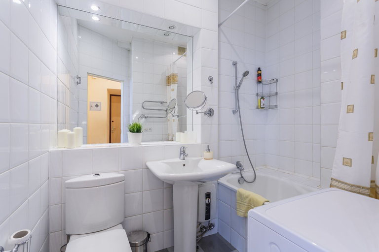 Bathroom, ApartExpo on Kutuzovsky 24, North-Western