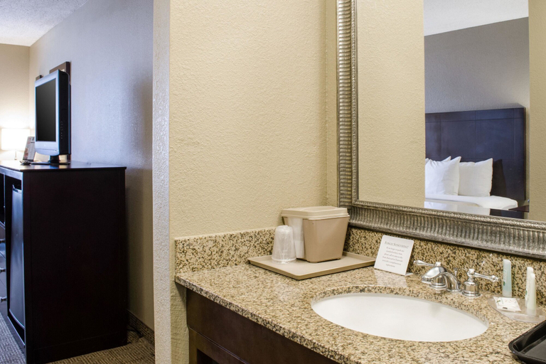 Bathroom 4, Quality Inn Ruston, Lincoln