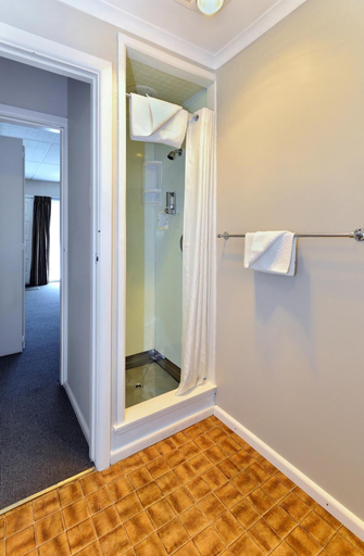 Bathroom 3, Classique Lodge Motel, Christchurch