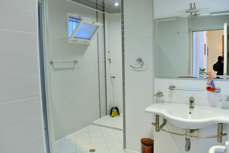 Bathroom 4, Baku Home Hostel, Baku