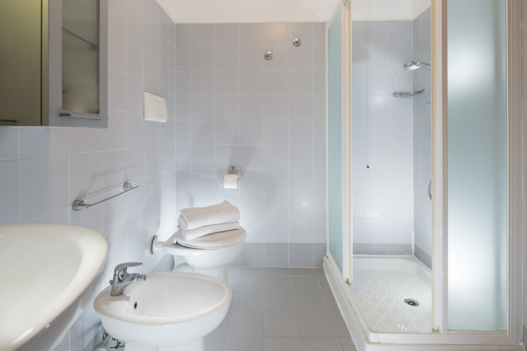 Bathroom 4, Aparthotel Esperya, Udine