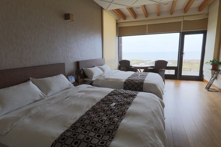 Bedroom 2, TORO Ocean Front B&B, Taitung
