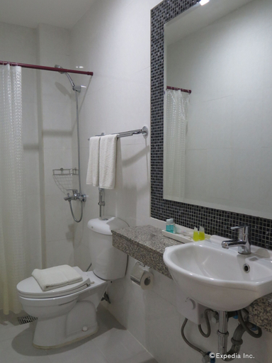Bathroom 4, 717 Cesar Place Hotel, Tagbilaran City