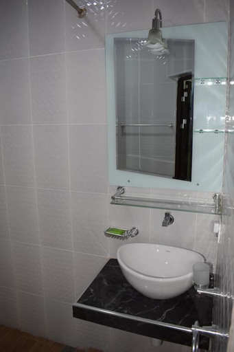 Bathroom 3, Van Der Salle, Accra