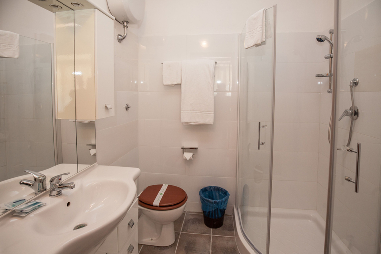 Bathroom 4, Hotel Giulietta e Romeo, Rome